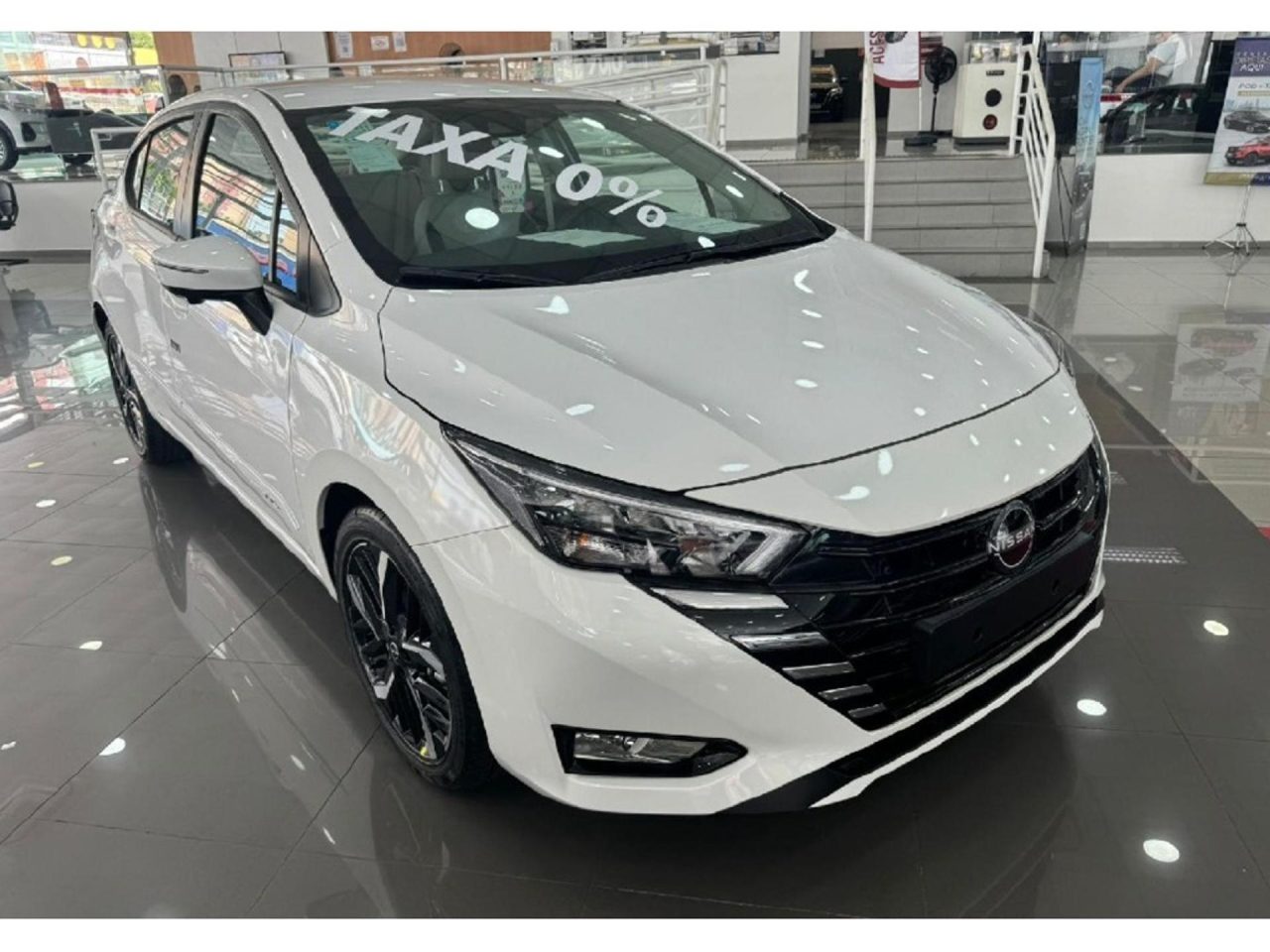 Nissan corta R$ 22.500,00 do Versa Exclusive 2026 em oferta para PcD