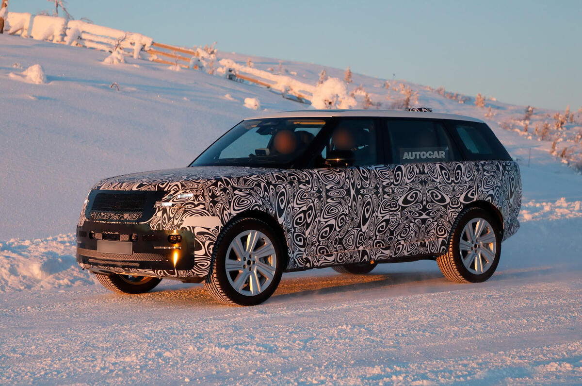 Range Rover terá atualização inédita desde 2022 às vésperas da versão elétrica