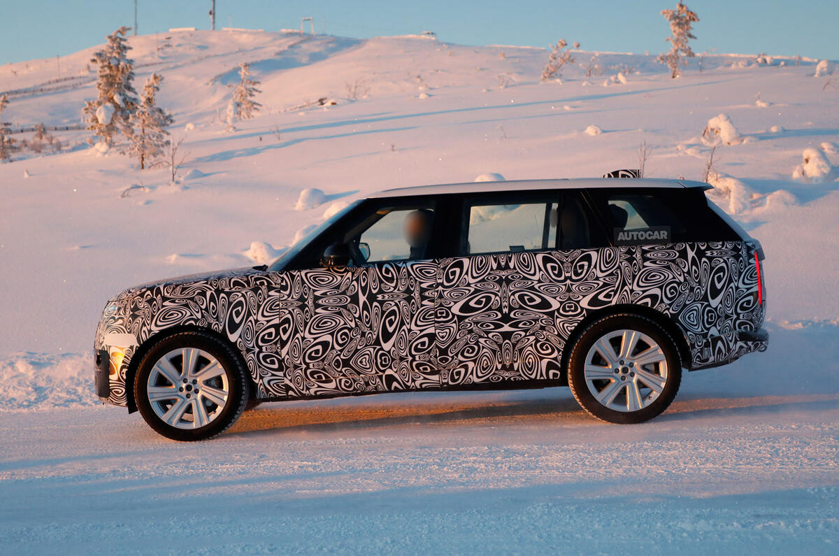 Range Rover terá atualização inédita desde 2022 às vésperas da versão elétrica