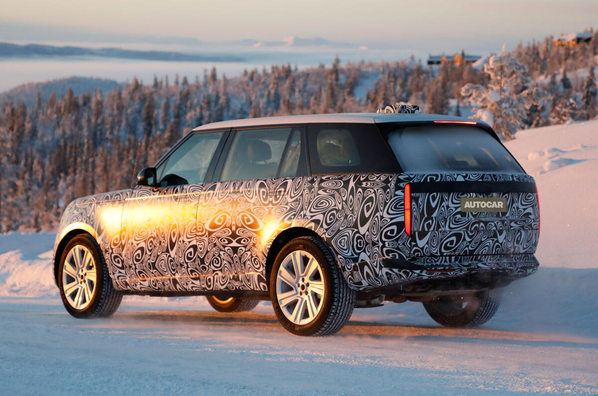 Range Rover terá atualização inédita desde 2022 às vésperas da versão elétrica