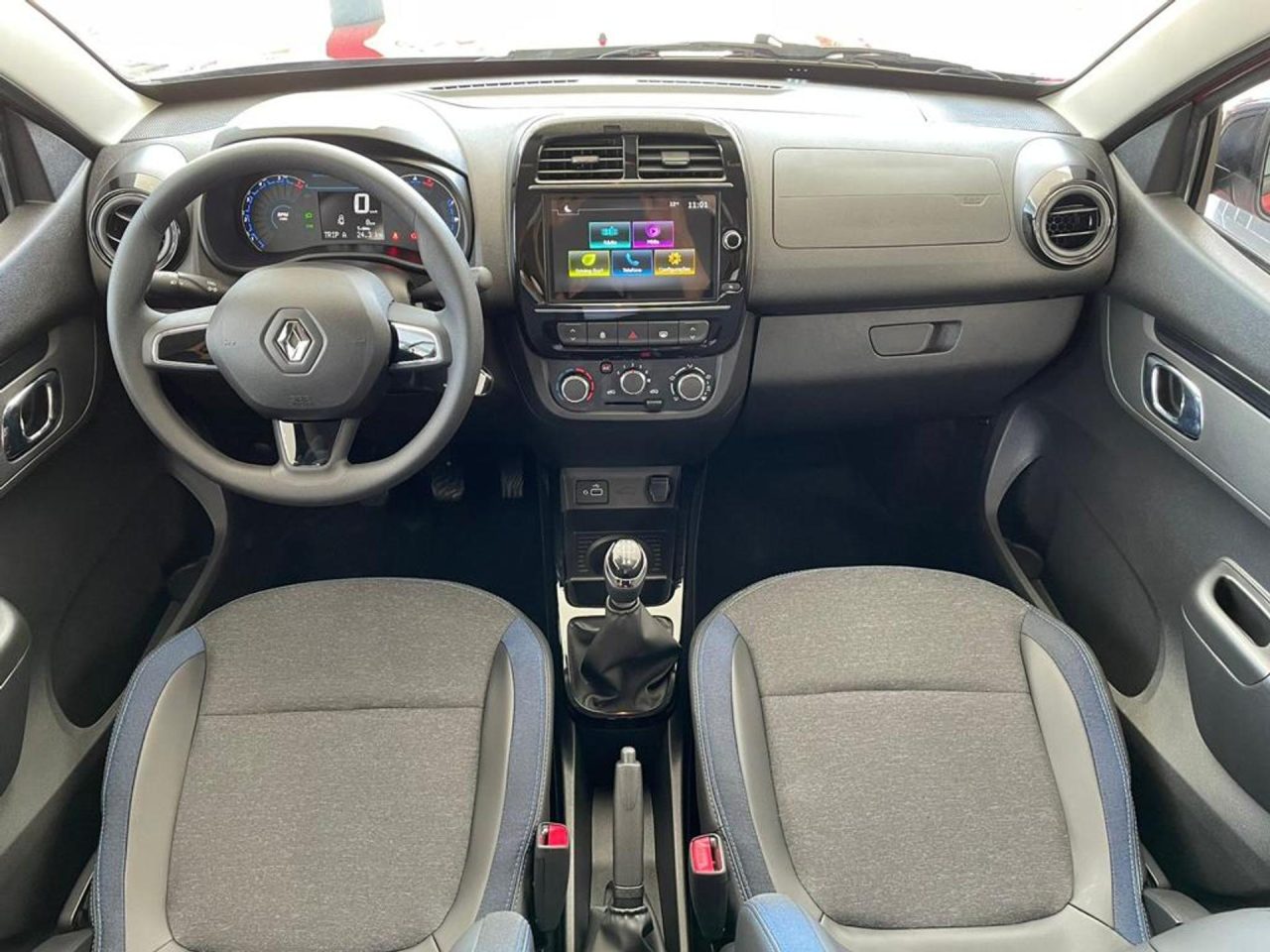 Renault corta R$ 24.168,46 do Kwid Intense 2026 em oferta para PcD