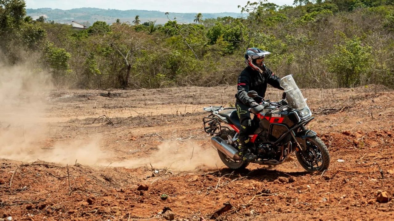 Shineray SBM 400ss estreia no país com 45,5 cv e valor inicial de R$ 37.490