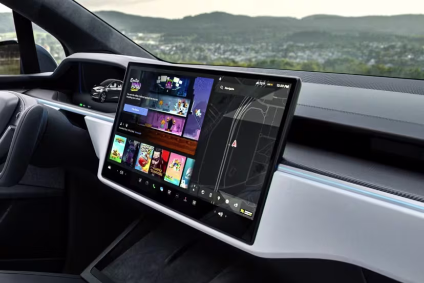 Em 2026, Tesla segue sem Apple CarPlay: entenda o motivo