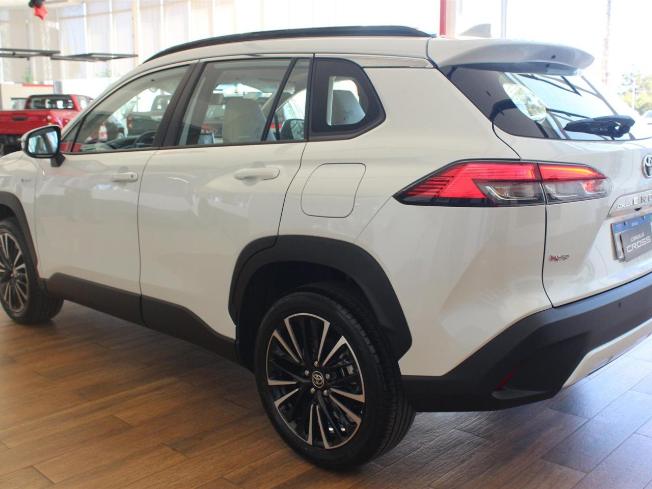 Toyota Corolla Cross XRE fica R$ 14.568 mais barato para PcD em fevereiro