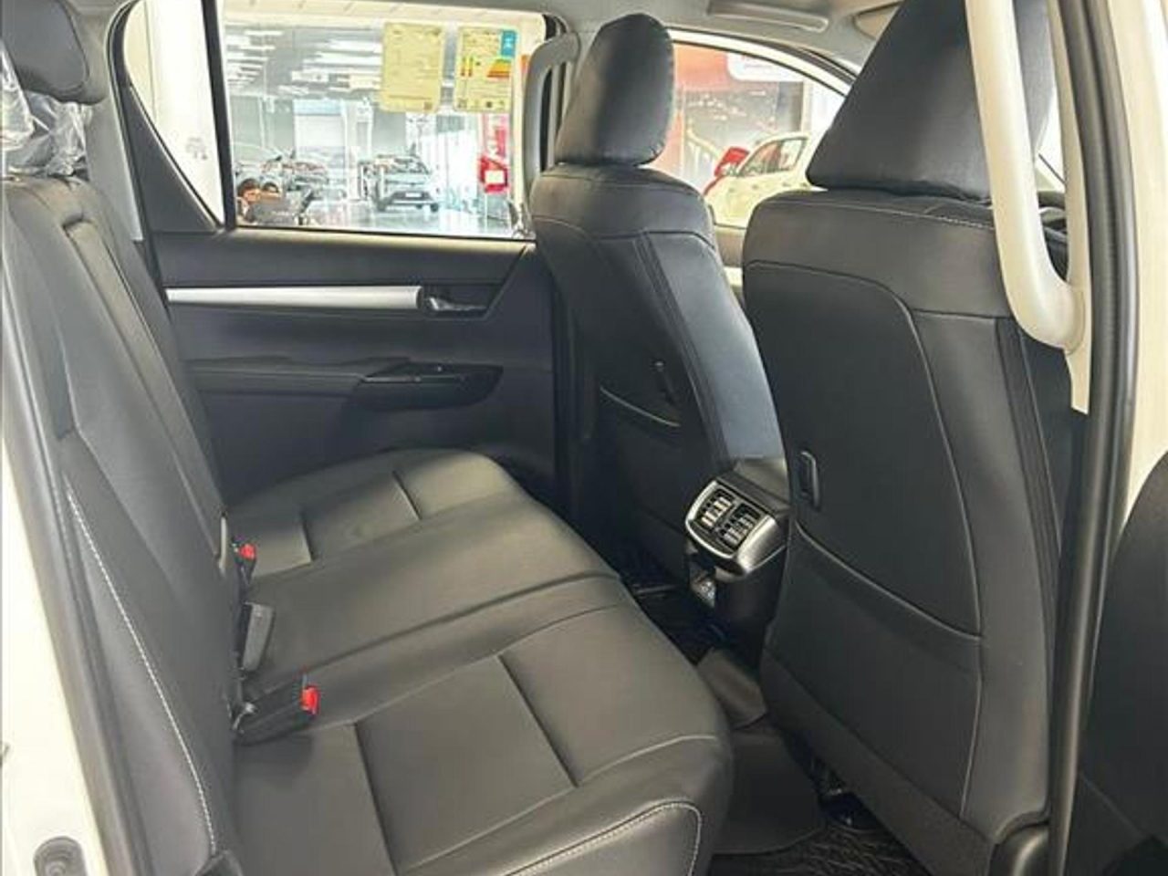Toyota Hilux Power Pack AT 2026 fica R$ 64.856 mais barato para CNPJ em fevereiro