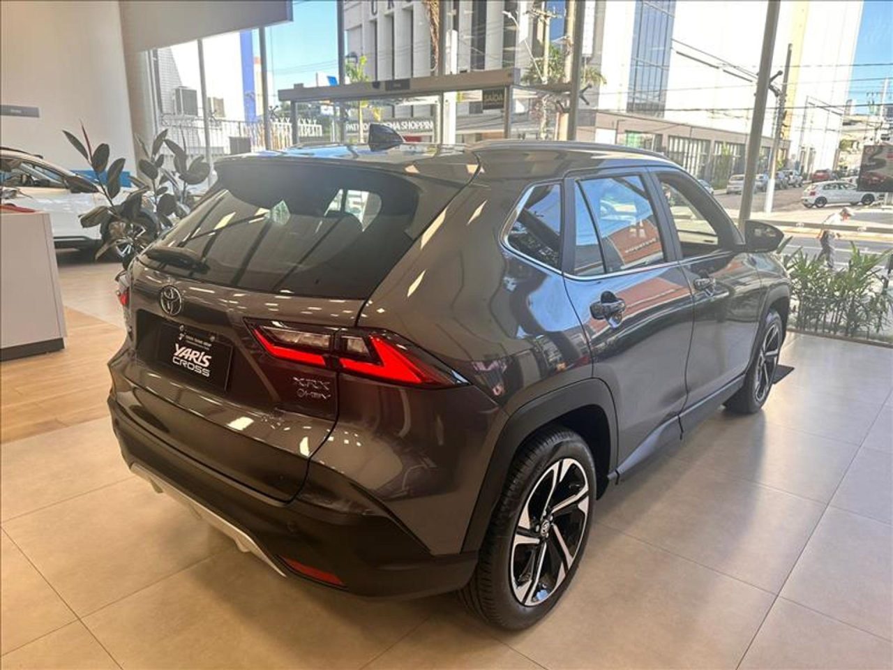 Toyota Yaris Cross 2026 chega por assinatura com planos a partir de R$ 2.920/mês