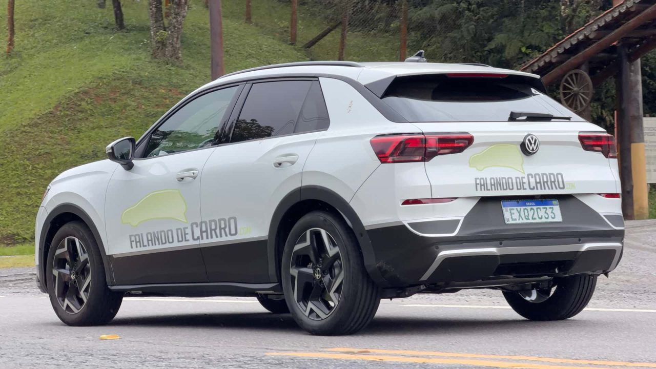 Volkswagen testa versão híbrida do T-Cross e é flagrada no Brasil