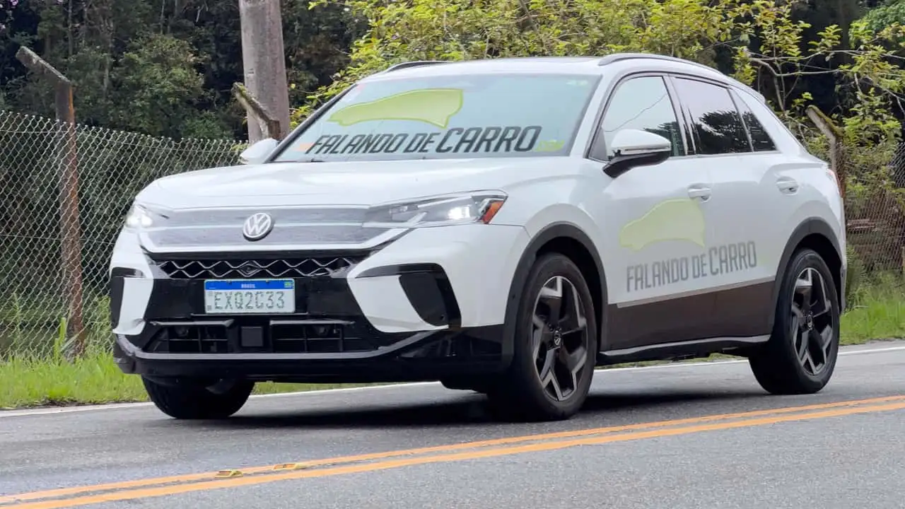 Volkswagen testa versão híbrida do T-Cross e é flagrada no Brasil