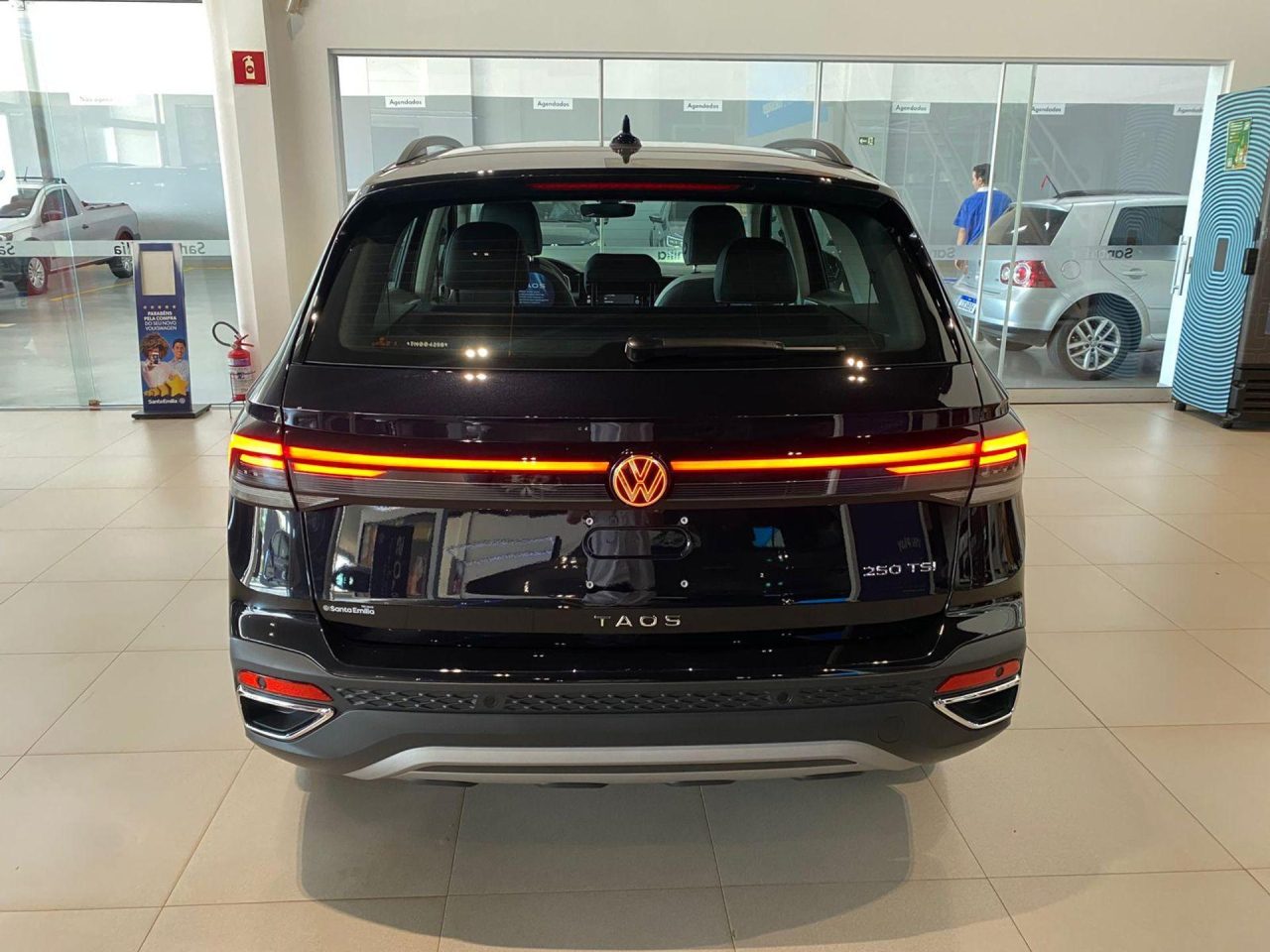 O Volkswagen Taos 2026 chega com visual renovado e preços competitivos. Será que ele consegue desbancar Compass, Corolla Cross e os SUVs chineses?