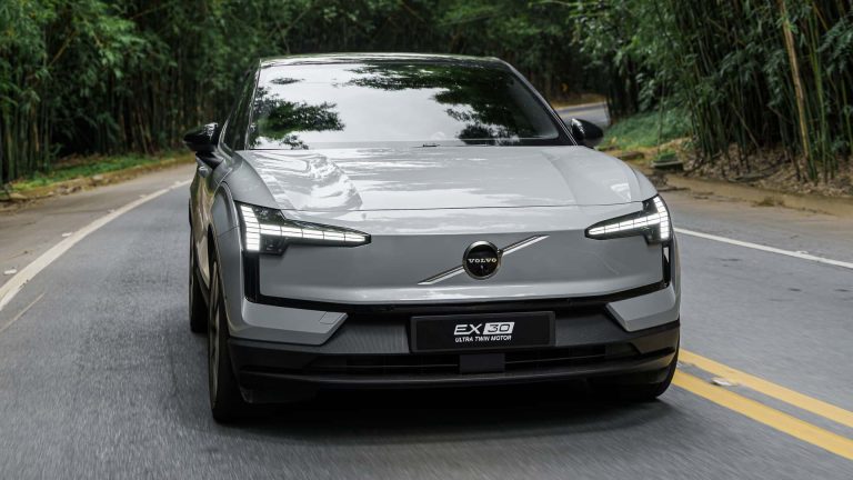Teste: Volvo EX30 Ultra Twin Motor combina 428 cv e aceleração de 3,6 s