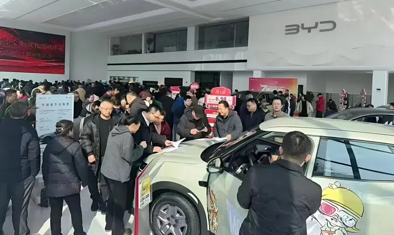 Tecnologia Flash Charging 2.0 da BYD desperta interesse na China em meio à crise