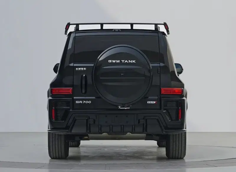 Novo SUV da GWM surge em teaser oficial com silhueta inspirada no Tank 700