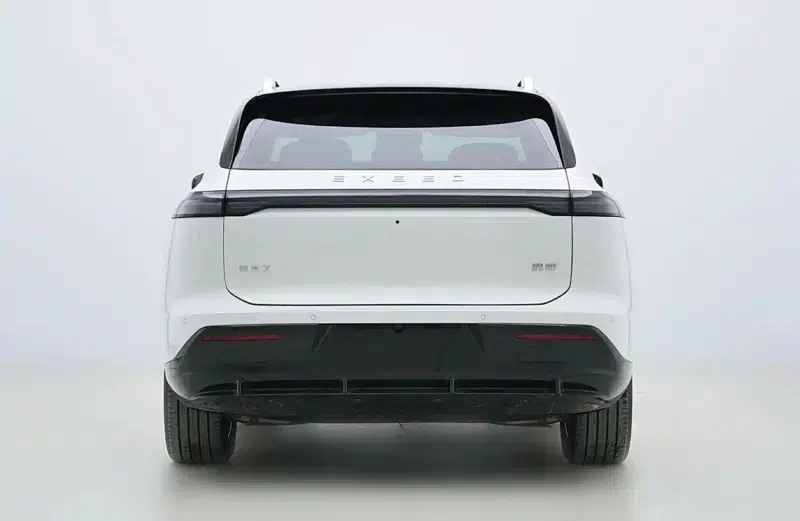 Chery revela o novo Exeed EX7, SUV elétrico com 3 metros de entre-eixos e motor de 230 kW