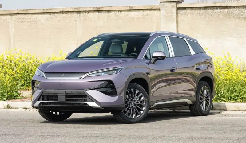 BYD Song Ultra EV estreia na China com recarga ultrarrápida de até 97% em 9 minutos
