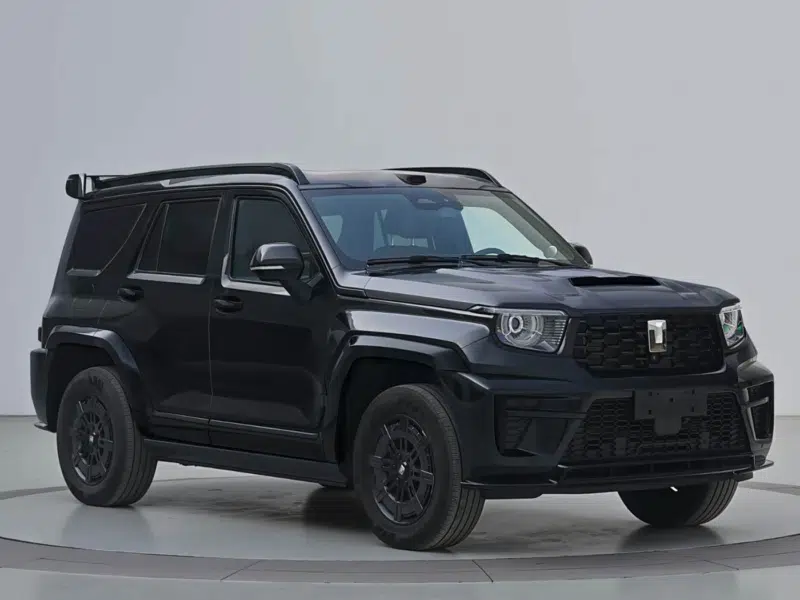 Novo SUV da GWM surge em teaser oficial com silhueta inspirada no Tank 700