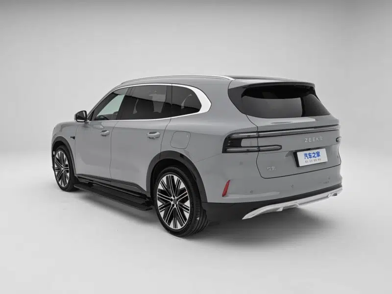 SUV Zeekr 8X estreia pré-venda e impressiona com 3 motores e 1.030 kW