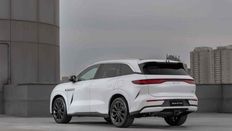 BYD Atto 8 é lançado no Brasil como SUV híbrido de 7 lugares
