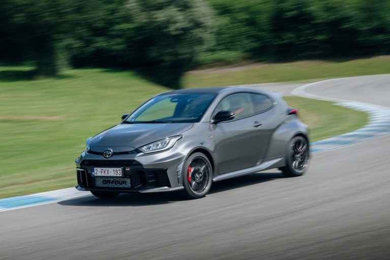 Toyota divulga teaser do GR Yaris com novo câmbio automático