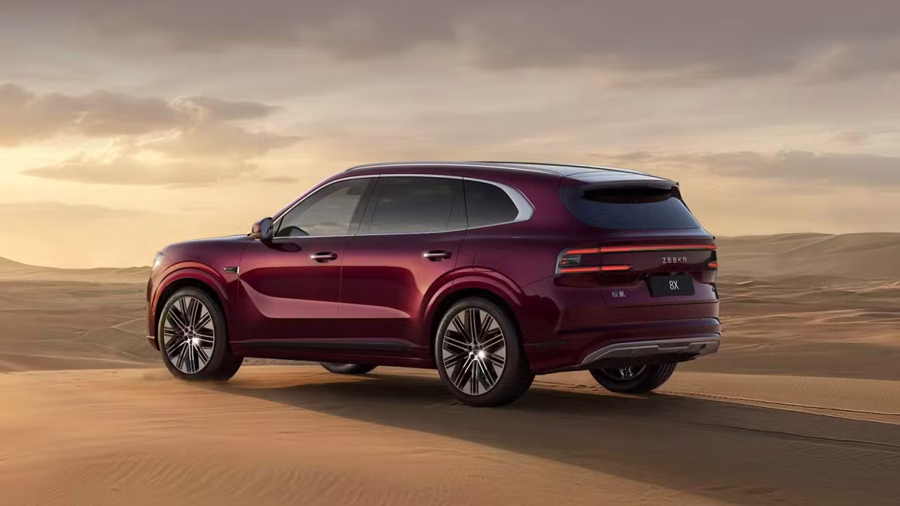 Zeekr lança pré-venda do SUV híbrido 8X e reforça linha premium