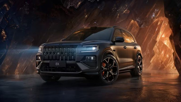 Zeekr lança pré-venda do SUV híbrido 8X e reforça linha premium