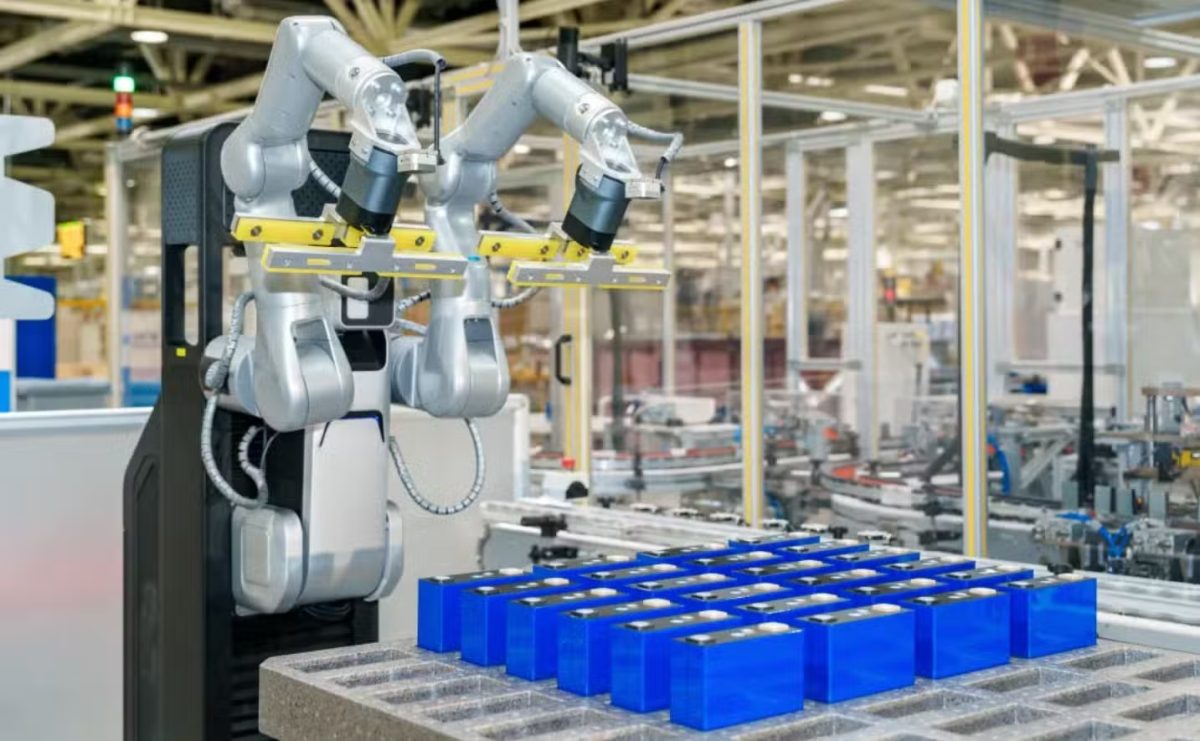 SAIC-GM adota robôs humanoides sobre rodas na produção de baterias da Buick