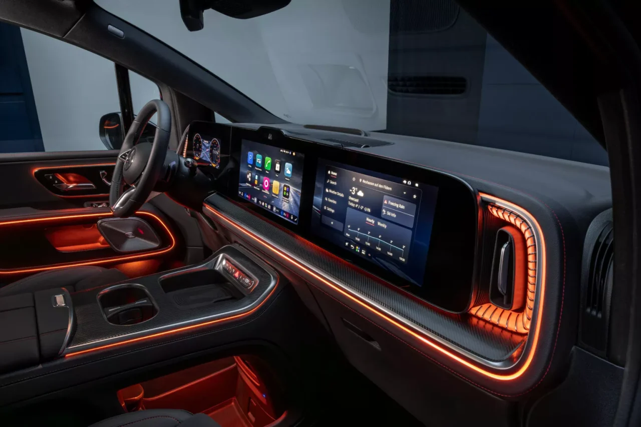 Mercedes VLE elétrico estreia com até 409 cv e tela traseira gigante de 31,3 polegadas