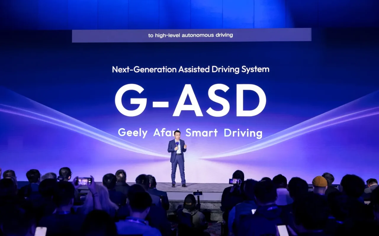 Geely sai na frente e obtém certificação europeia para direção inteligente