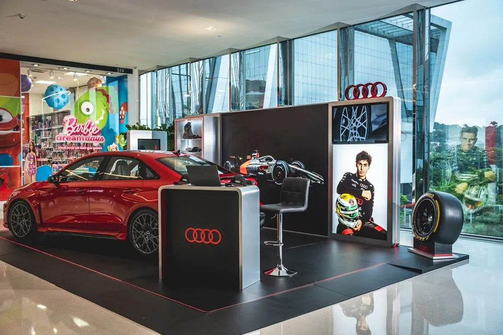 Audi apresenta RS3 e promove experiência de Fórmula 1 em shopping paulista
