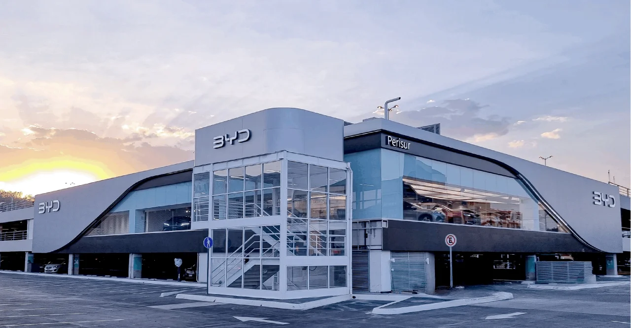 BYD reduz quadro em 100 mil vagas e acirra nova batalha no mercado de veículos elétricos