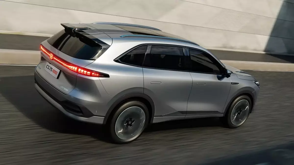Caoa Changan estuda trazer o CS75 híbrido ao Brasil