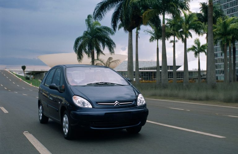 Citroën comemora 25 anos dos icônicos Xsara Picasso e C5