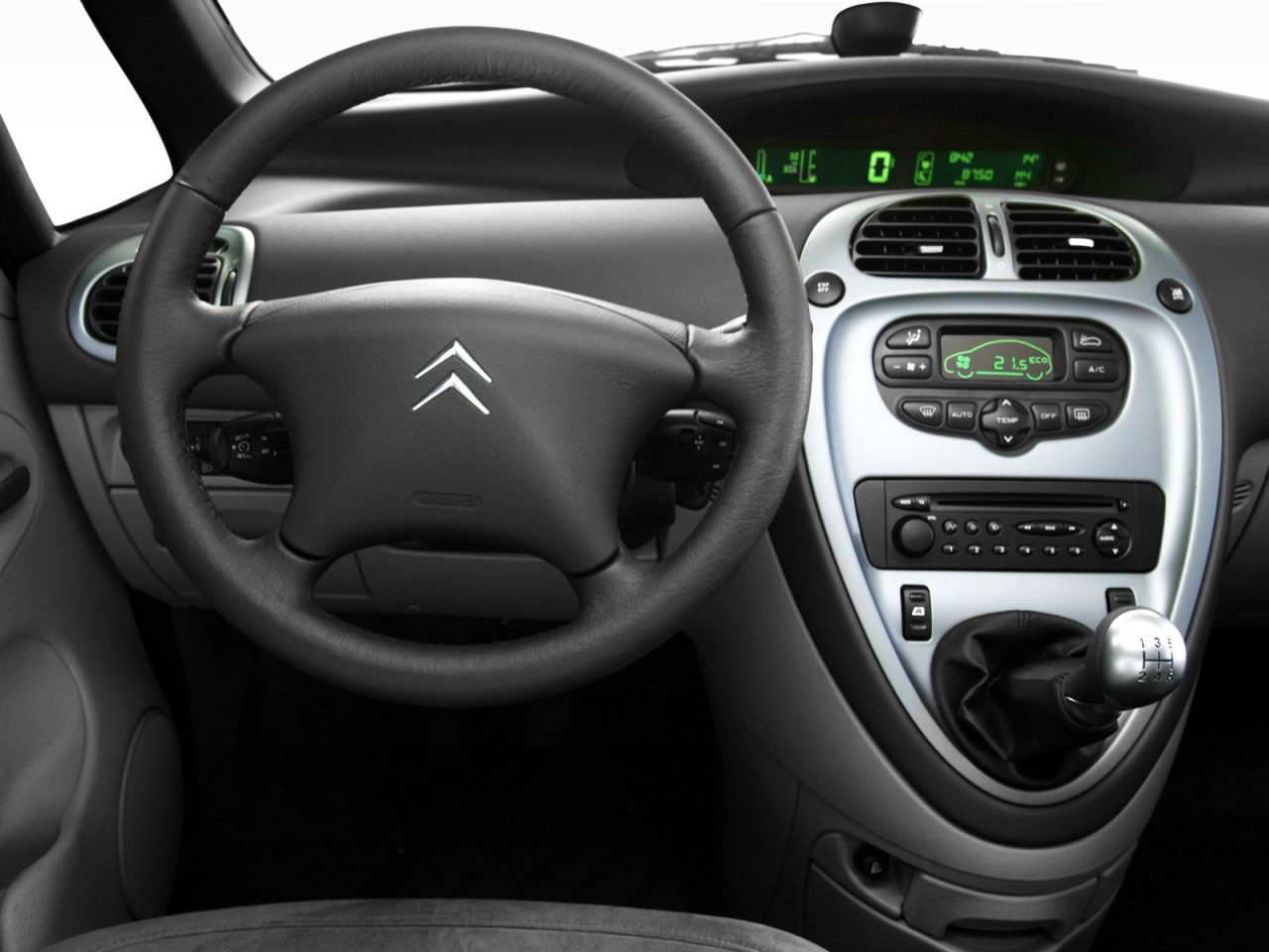 Citroën comemora 25 anos dos icônicos Xsara Picasso e C5