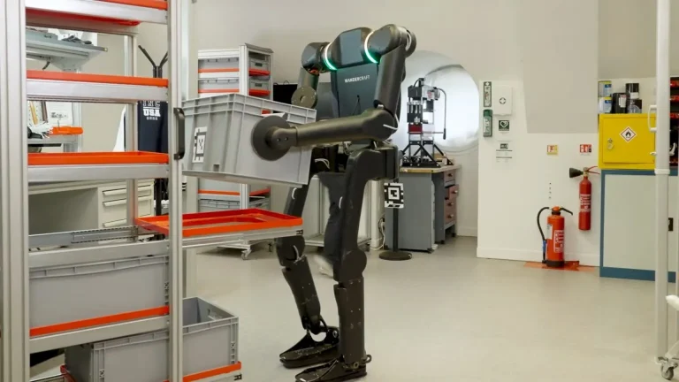 Renault aposta em robô “sem cabeça” para cortar custos e acelerar produção