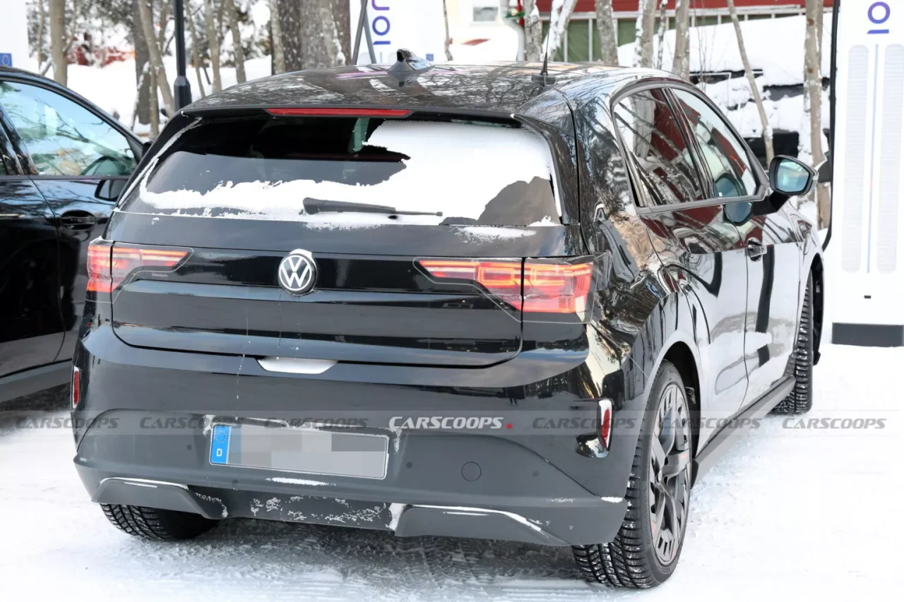 Flagra revela Volkswagen ID. Polo com pouca camuflagem pela primeira vez
