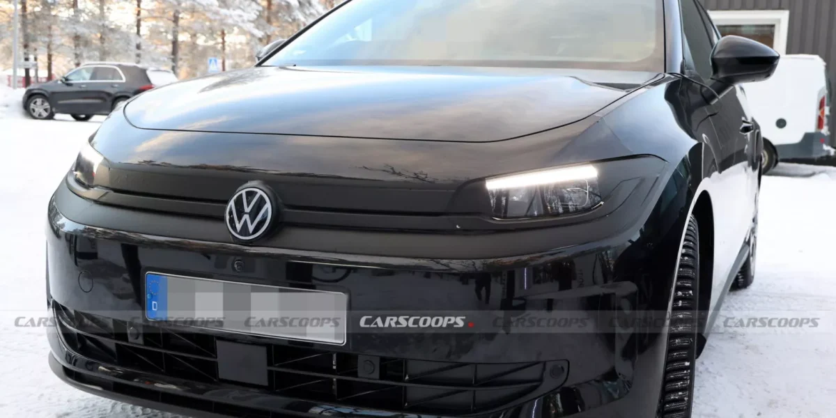 Flagra revela Volkswagen ID. Polo com pouca camuflagem pela primeira vez