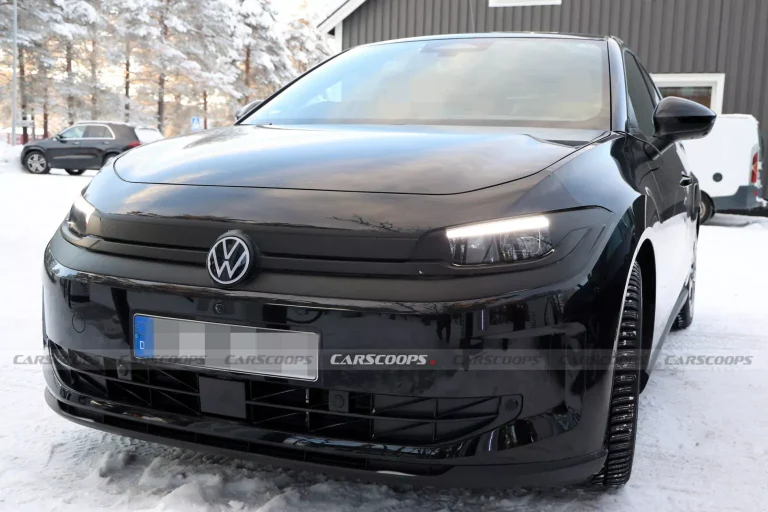 Flagra revela Volkswagen ID. Polo com pouca camuflagem pela primeira vez