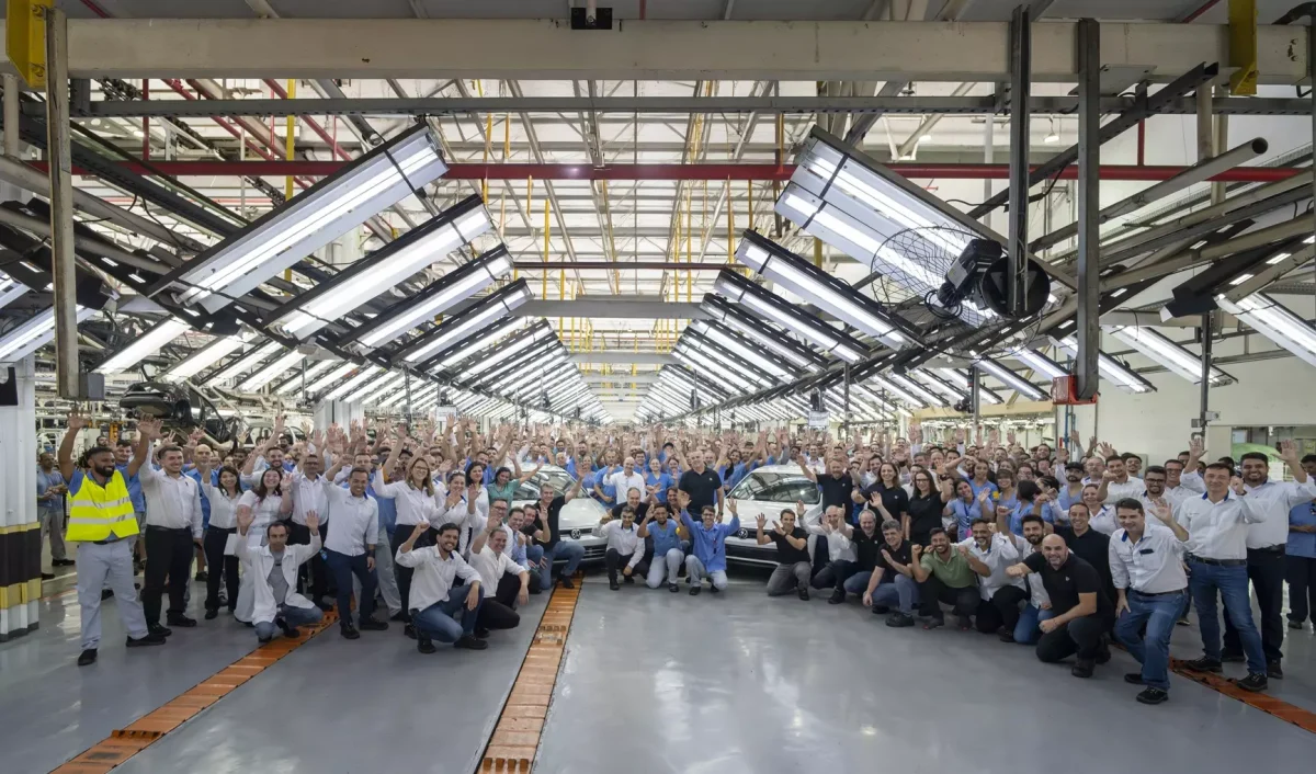 Volkswagen lança programa de estágio 2026 com bolsa de até R$ 2,1 mil