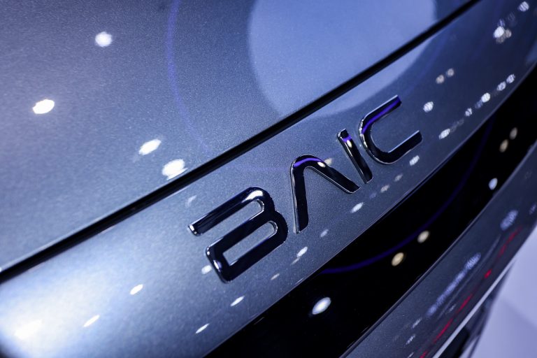 BAIC aposta em bateria de sódio com recarga em 11 minutos e desafia o lítio