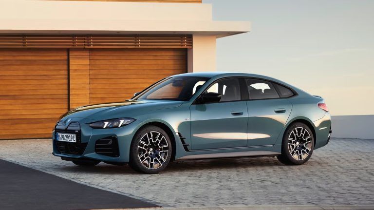 Novo sedã elétrico da BMW deve aposentar o i4 a partir de 2026
