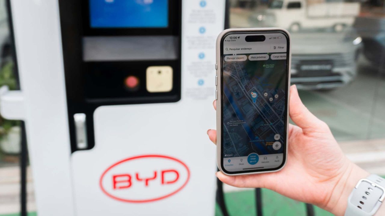 BYD expande presença no Brasil com 125 carregadores rápidos instalados