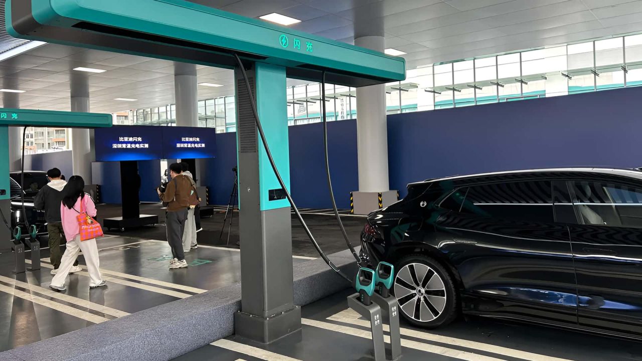 BYD revela bateria Blade de 2ª geração que recarrega até 97% em apenas 9 minutos