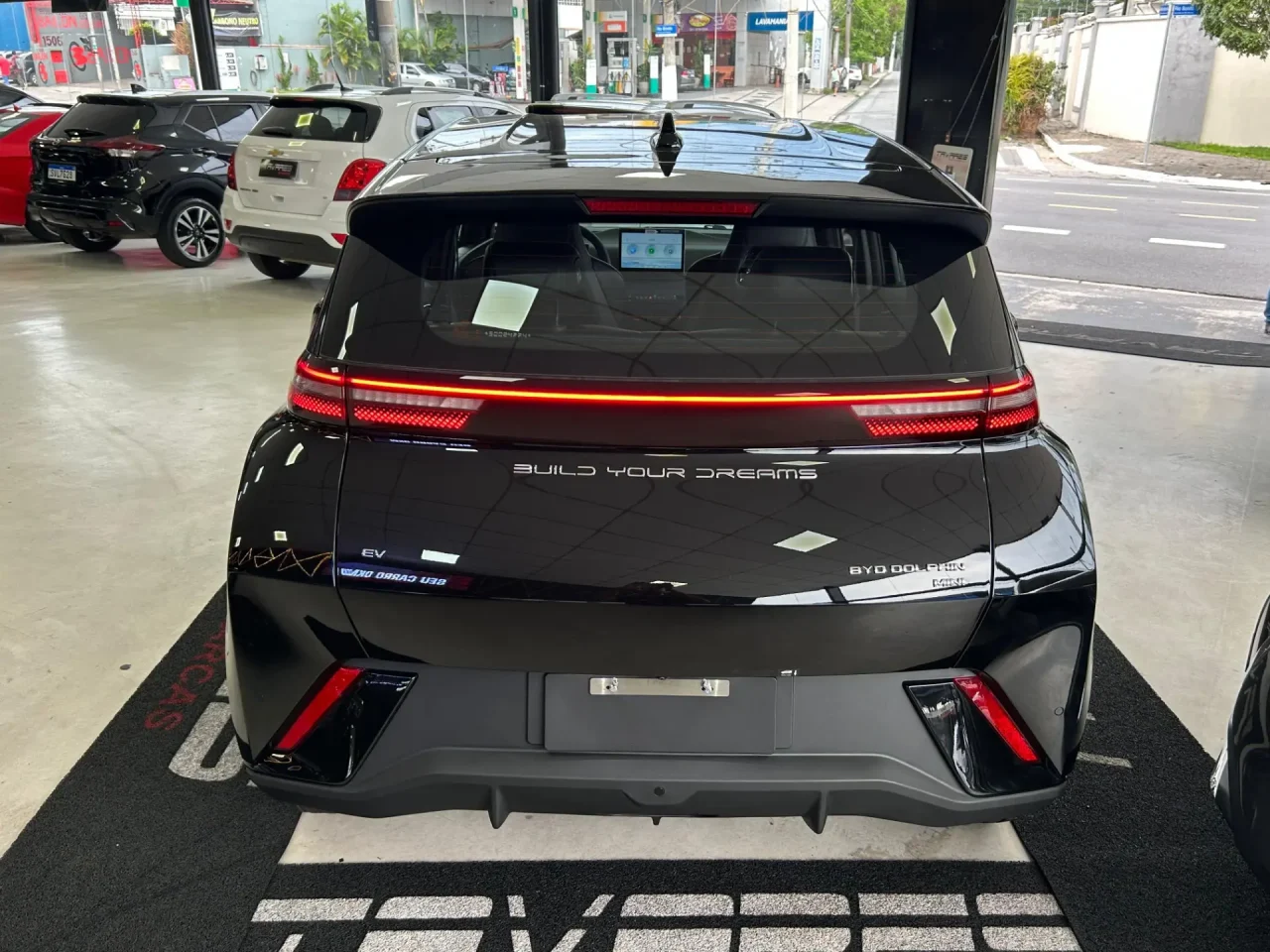 BYD Dolphin Mini dispara 26,2% em março, entra no top 10 e mira novo recorde