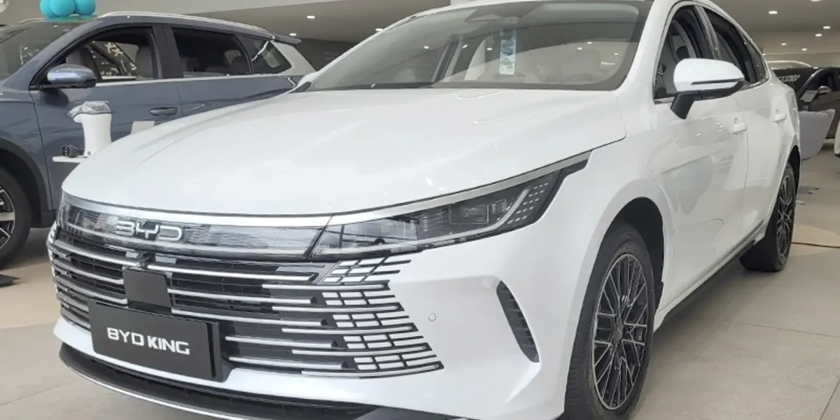 Toyota Corolla perdeu o trono? BYD King entrega mais por menos