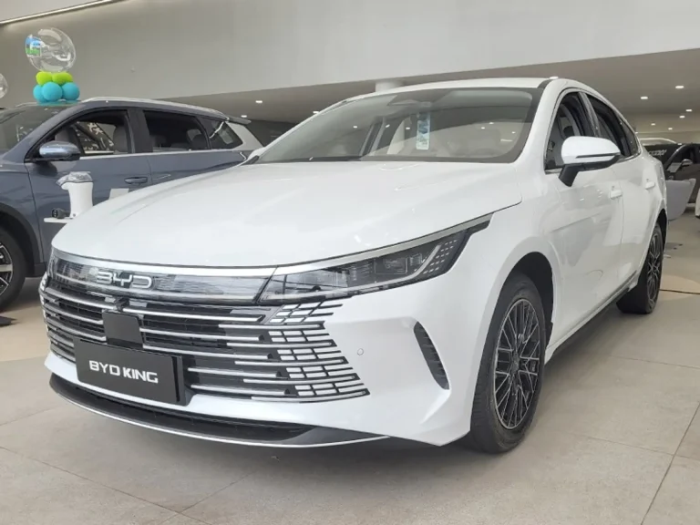 Toyota Corolla perdeu o trono? BYD King entrega mais por menos
