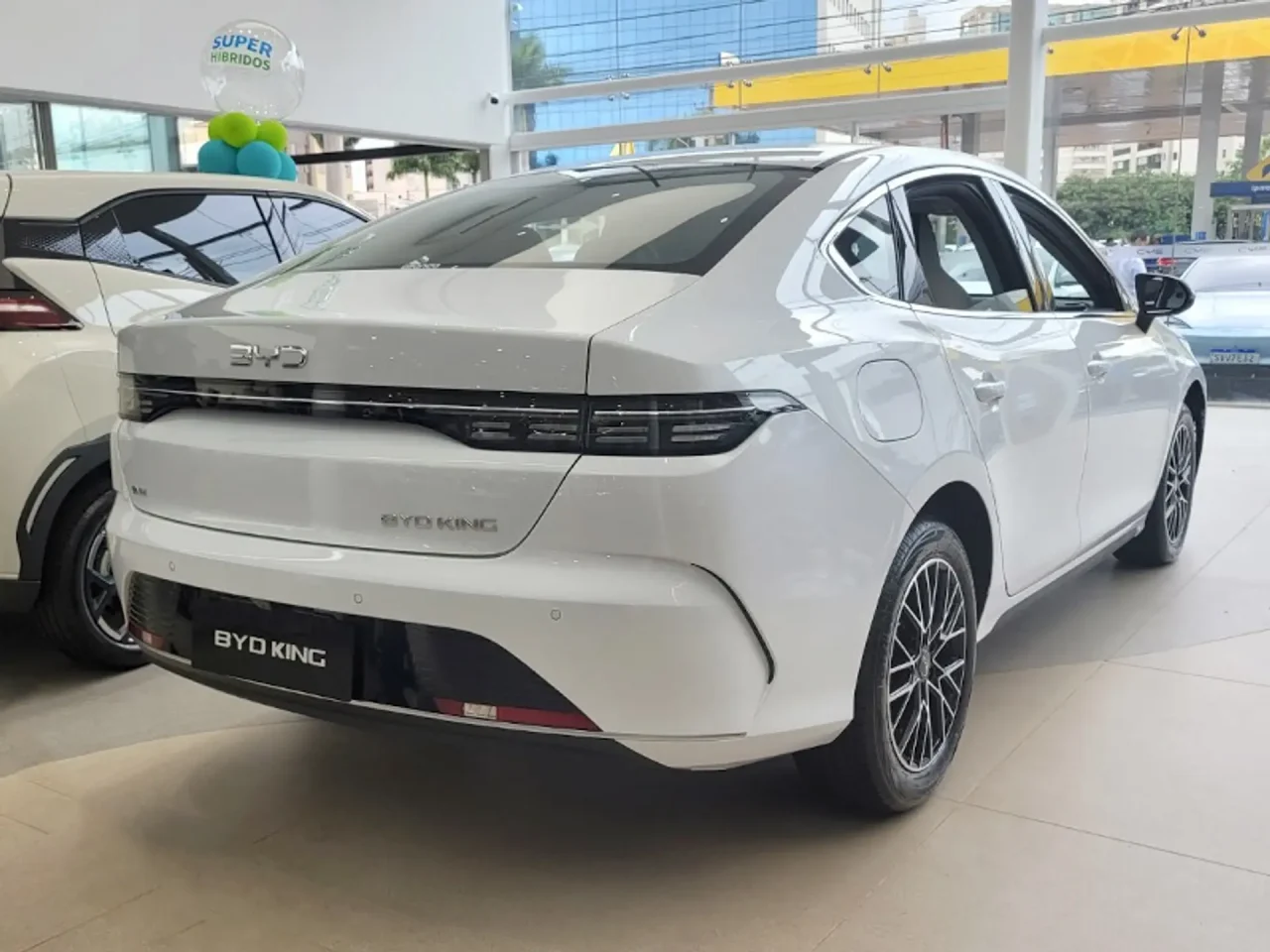 BYD King GL ganha desconto de R$ 25.498,00 para CNPJ em março