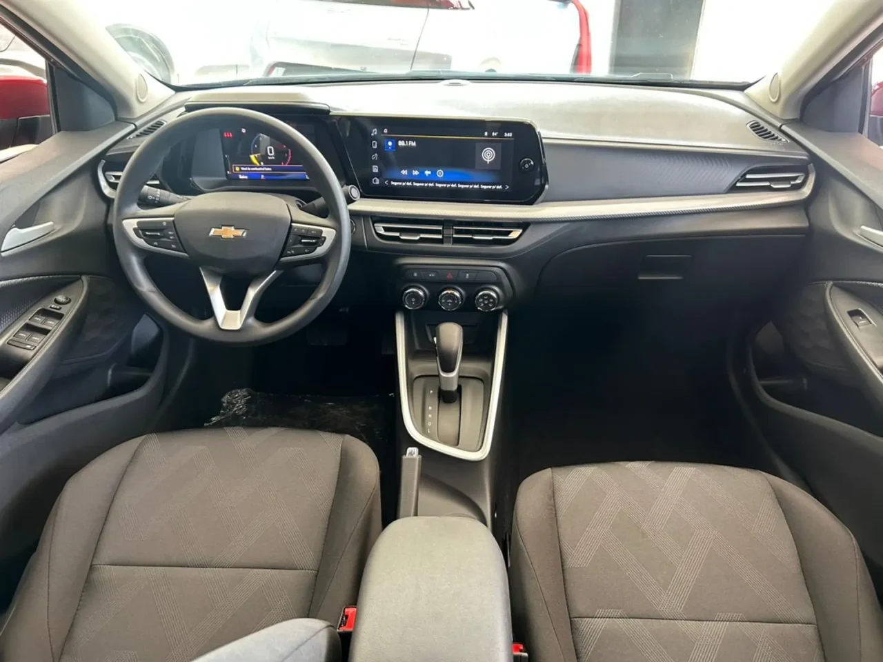 Chevrolet Onix AT Turbo 2026 tem desconto de quase R$ 24 mil para PcD em março