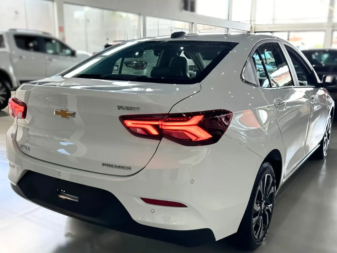 Chevrolet Onix Plus Premier ganha desconto de R$ 22.400,00 para CNPJ em março