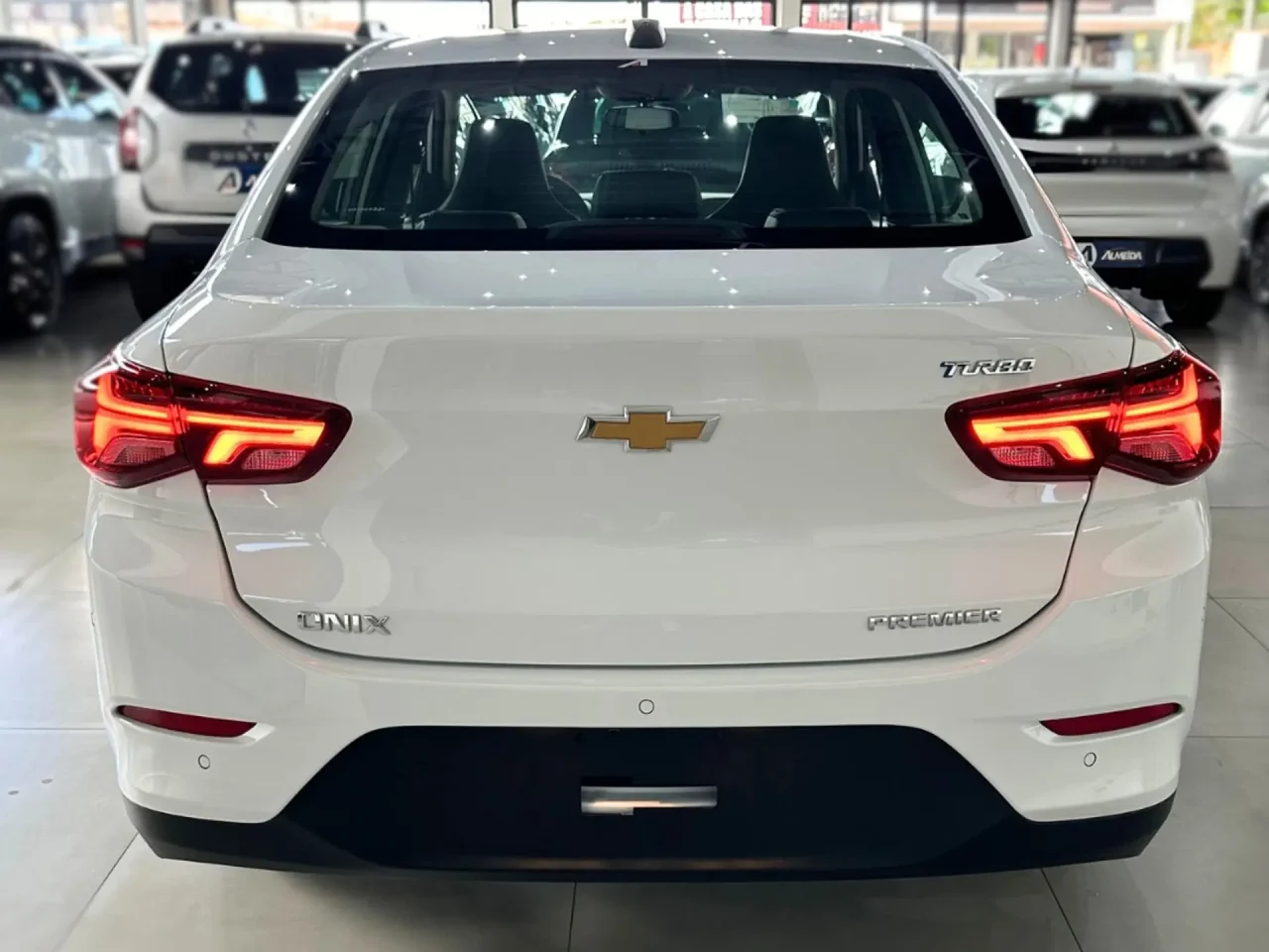 Chevrolet Onix Plus Premier ganha desconto de R$ 22.400,00 para CNPJ em março
