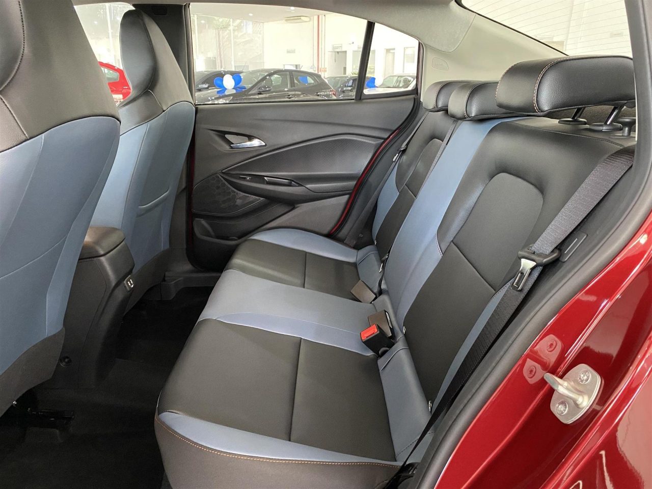 Chevrolet oferece R$ 25.070,00 de desconto no Onix Plus LTZ para PcD em março