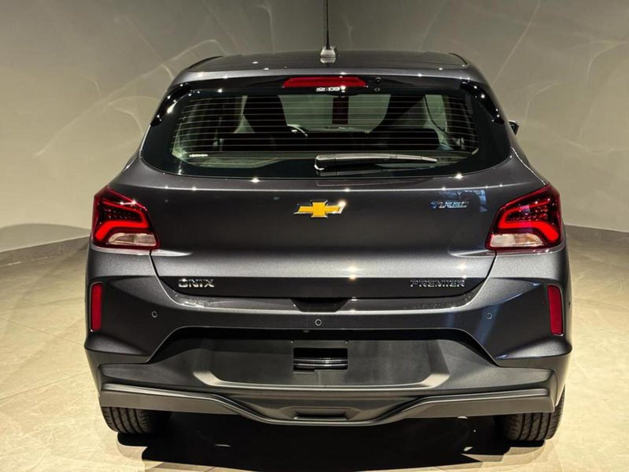 Chevrolet Onix Premier recebe desconto de R$ 18.760,00 para PcD em março